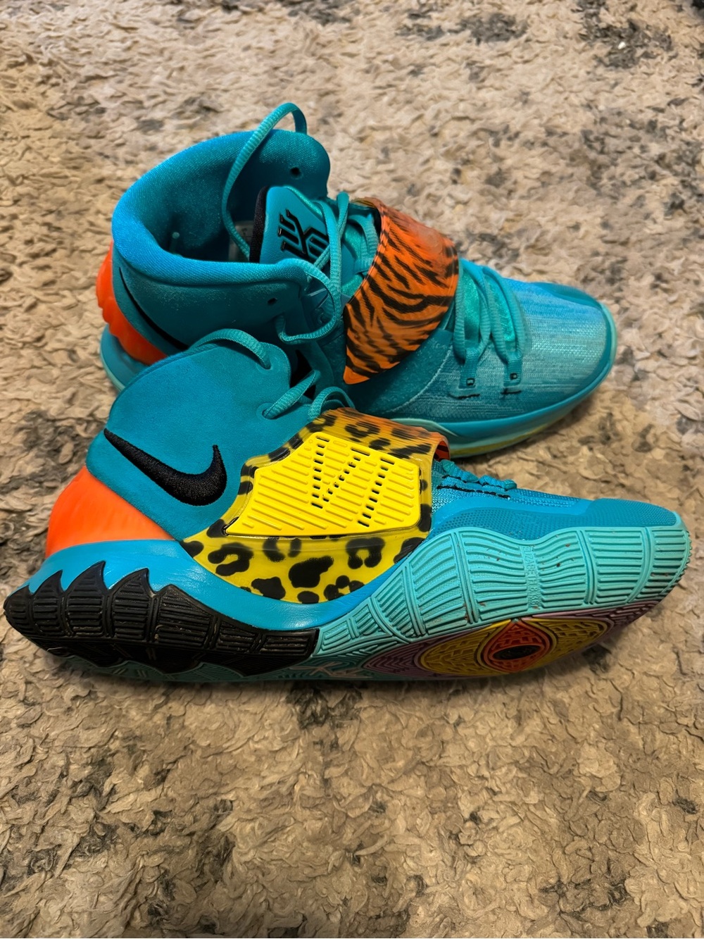 Nike Kyrie 6 Oracle Aqua Basketball
Shoes BQ4630-300
Aqua/Black/Orange Mens 9